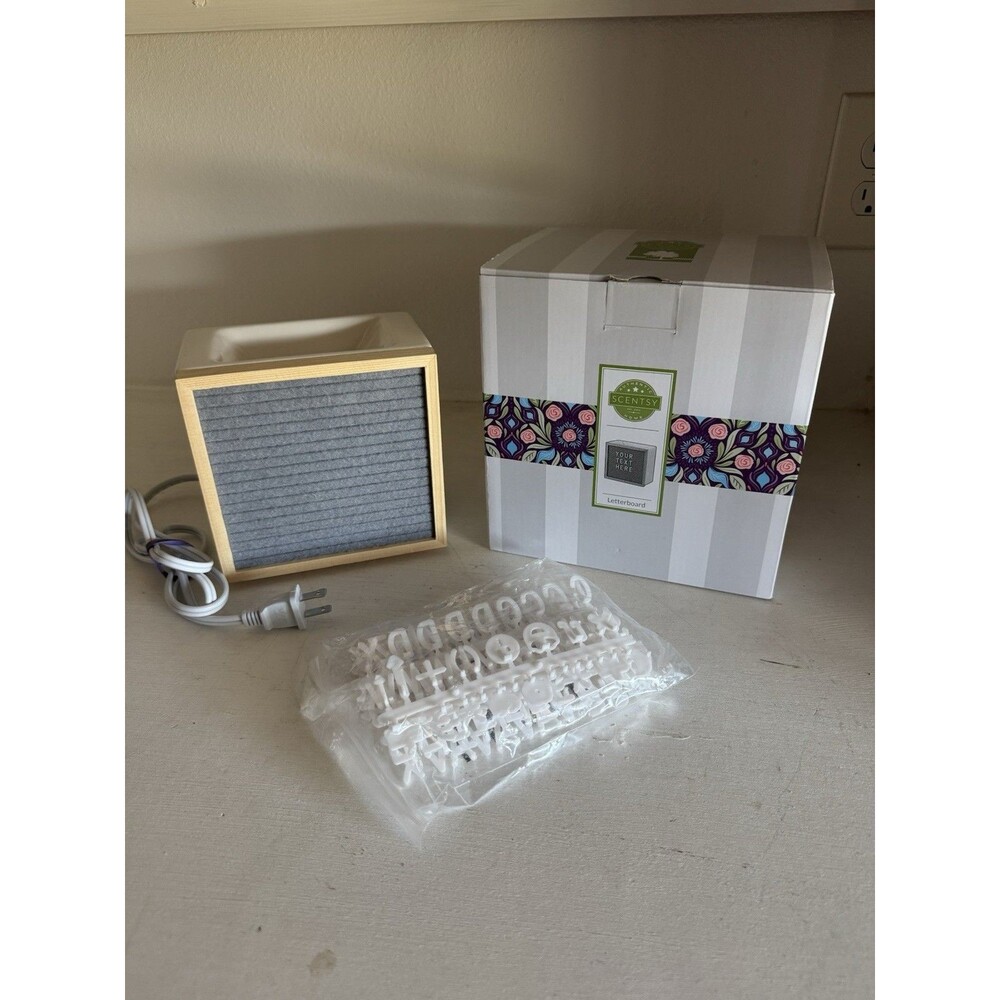 Scentsy Wax Warmer Letterboard / Message Board with Letters and Box